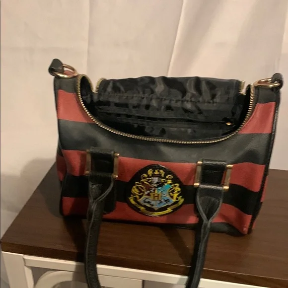 Warner Bros. Harry Potter Hogwarts Striped Mini Bag in Red and Black - Picture 4 of 13